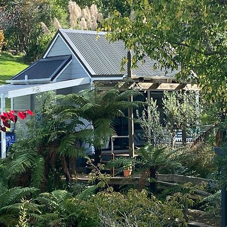 Superb Studio Retreat With Spa, Pool & Bbq Access Whanganui Zewnętrze zdjęcie