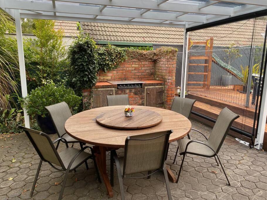Superb Studio Retreat With Spa, Pool & Bbq Access Whanganui Zewnętrze zdjęcie