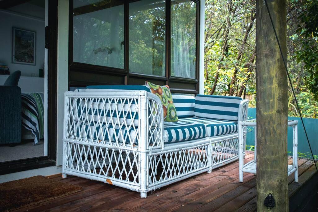 Superb Studio Retreat With Spa, Pool & Bbq Access Whanganui Zewnętrze zdjęcie